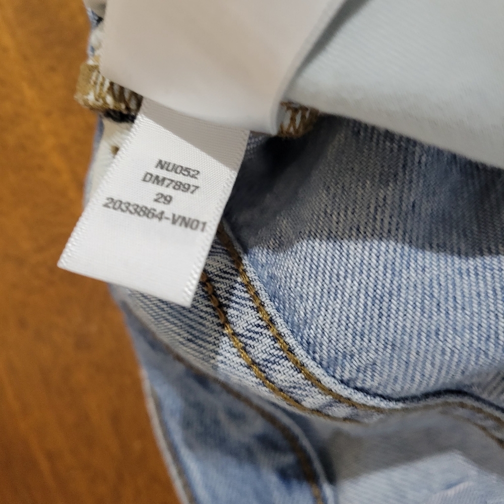 Madewell The Dean Easy Straight Jean in Northridge Wash: Airy Denim Edition - Picture 11 of 14